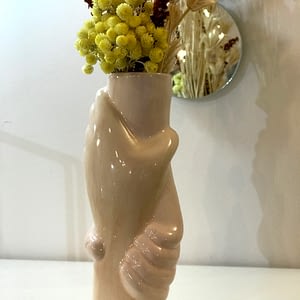 Vase Hand